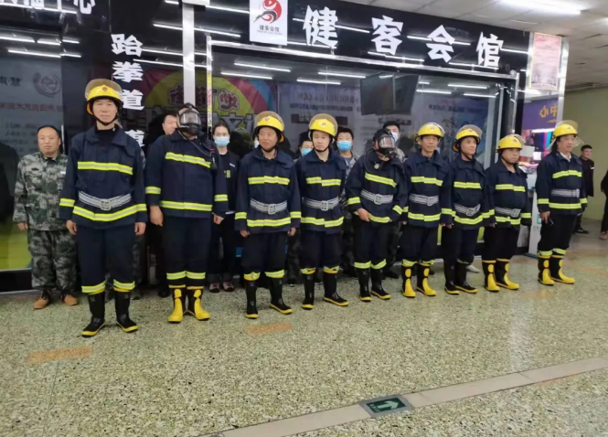 居安思危，防患未“燃”——皇冠welcome官网商业开展消防应急逃生演练(图4)