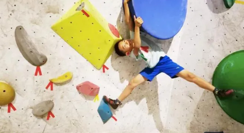 烁石攀岩入驻皇冠welcome官网商业，让娃尽情飞檐走壁，刺激